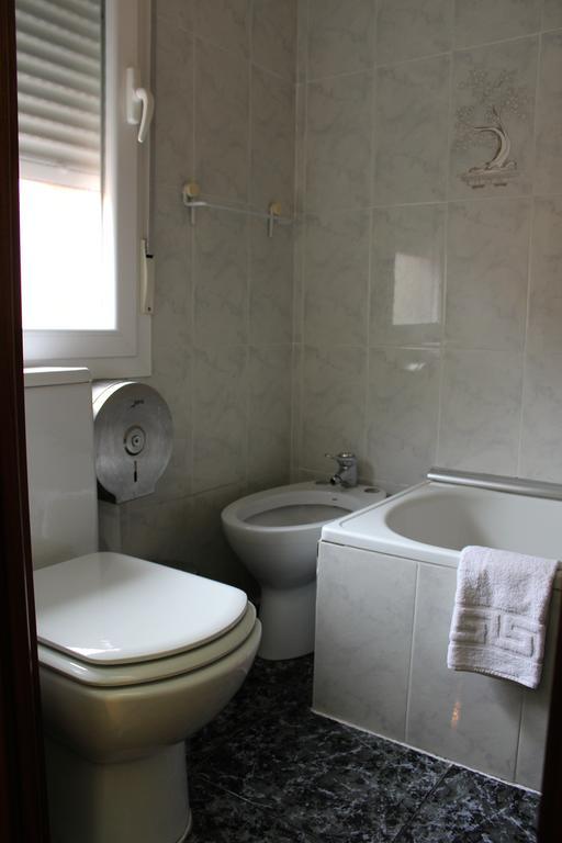 Hostal De La Torre Hostal Economico Valladolid Oda fotoğraf